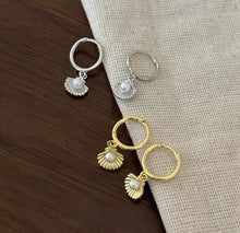 Load image into Gallery viewer, Pearl Shell Huggie Earrings