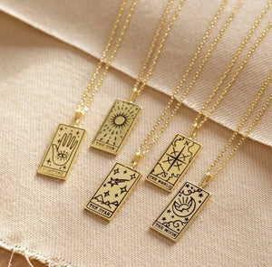 The Moon Tarot Pendant Necklace – Retro Mystic Card Jewelry (Gold or Silver)