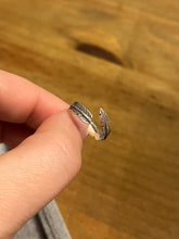 Load image into Gallery viewer, Oxidised Feather Ring
