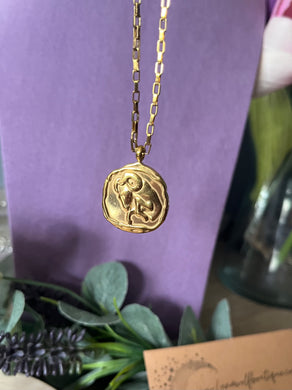 Aries zodiac medallion necklace
Gold plated stainless steel 
Waterproof and tarnish free jewellery