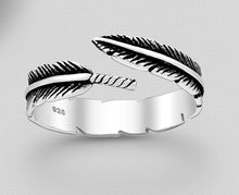 Load image into Gallery viewer, Oxidised Feather Ring
