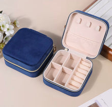 Load image into Gallery viewer, Square Velvet Travel Jewellery Case

