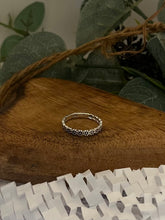 Load image into Gallery viewer, Ditsy Daisy Band Sterling Silver

