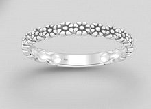 Load image into Gallery viewer, Ditsy Daisy Band Sterling Silver
