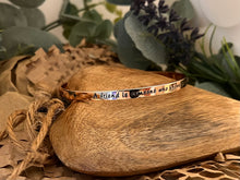 Load image into Gallery viewer, Lisa Angel Meaningful Words Bangle ‘Friends’ Rose Gold
