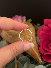 Load image into Gallery viewer, Starry Band Ring 925 Sterling Silver
